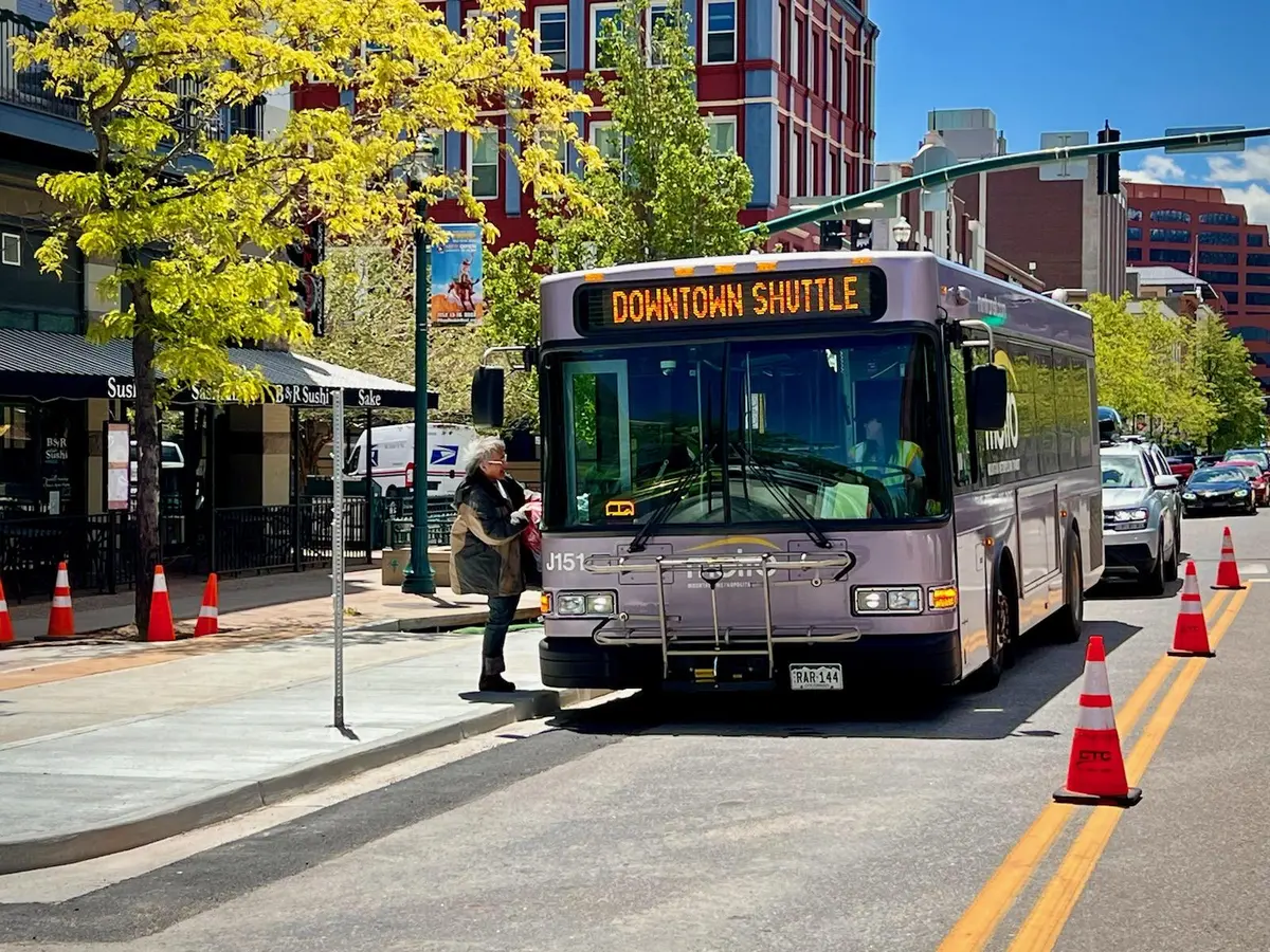 colorado springs shuttle service