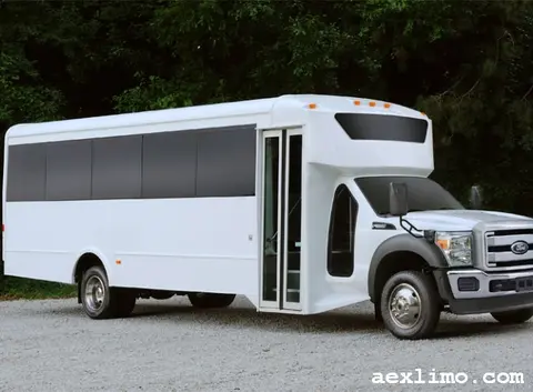 Making Chicago Commutes a Breeze: Corporate Shuttles for Your Team