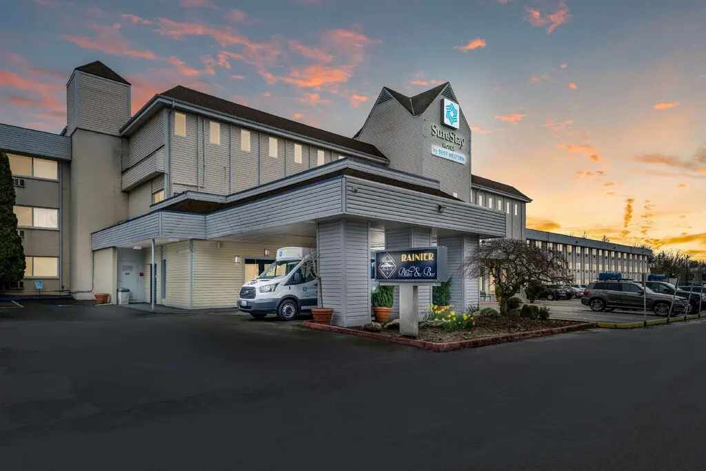 hotels in seattle washington with shuttle service