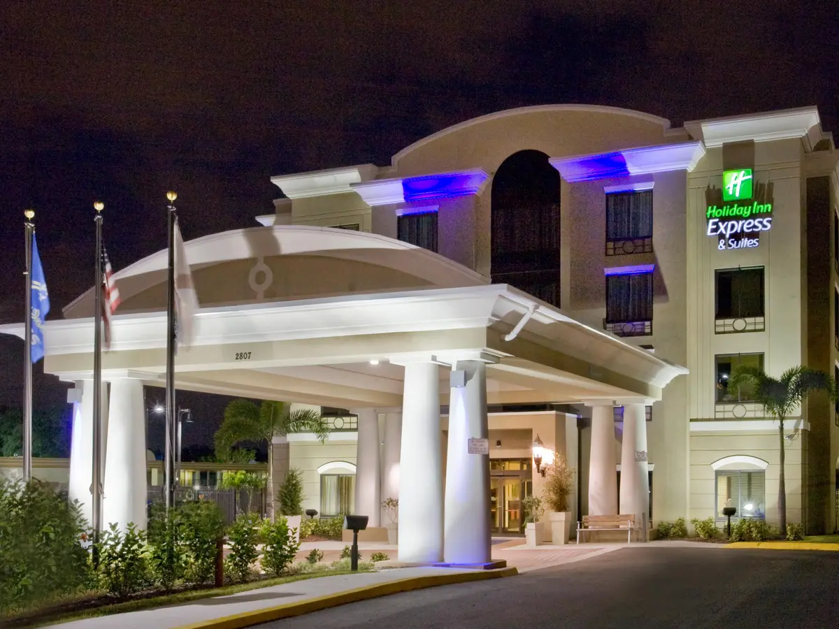 hotels near busch gardens tampa with shuttle service