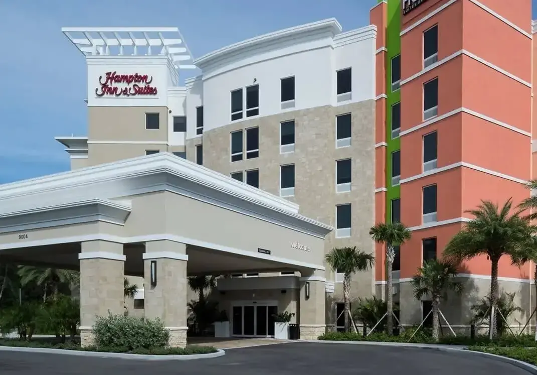 hotels near orlando airport with shuttle service to port canaveral