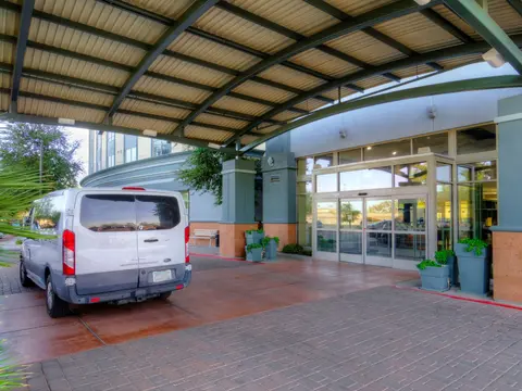PHX Airport Hotels with 24/7 Shuttles: Your Ride is Always Ready