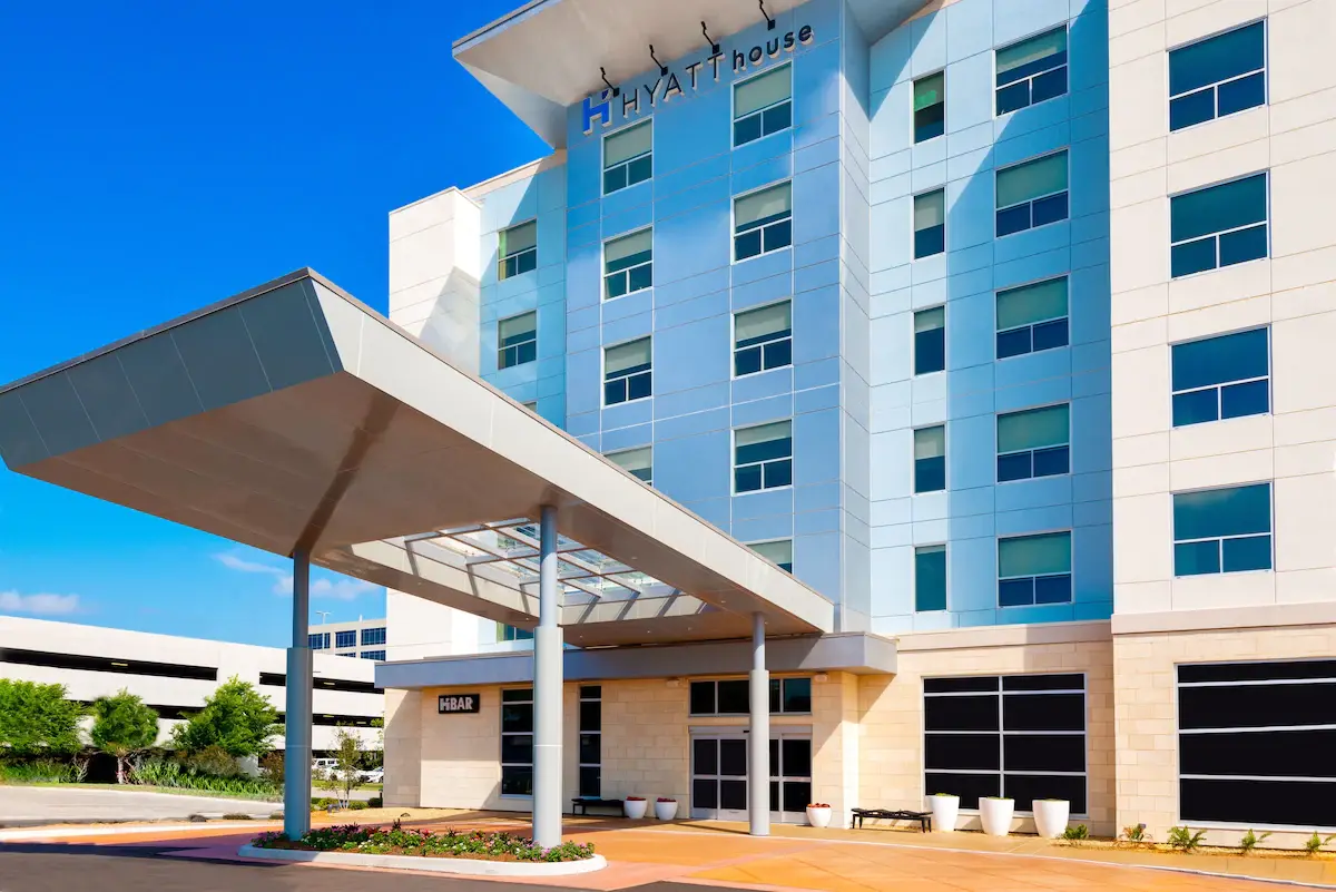 hotels near tampa airport with shuttle service