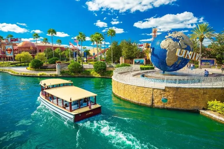 Universal Orlando Shuttles: Hotels That Make Getting There Easy