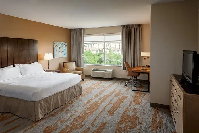 hotels with shuttle service to seaworld san antonio