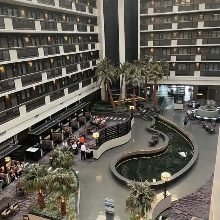 las vegas hotels with free airport shuttle service