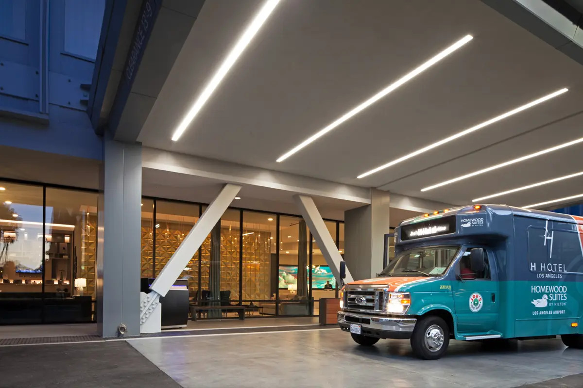 los angeles hotels with shuttle service