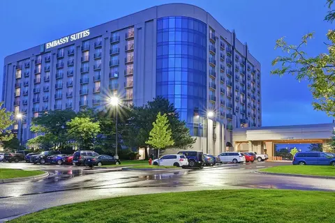 Easy Does It: Motels Near MSP Airport, Shuttle Included!