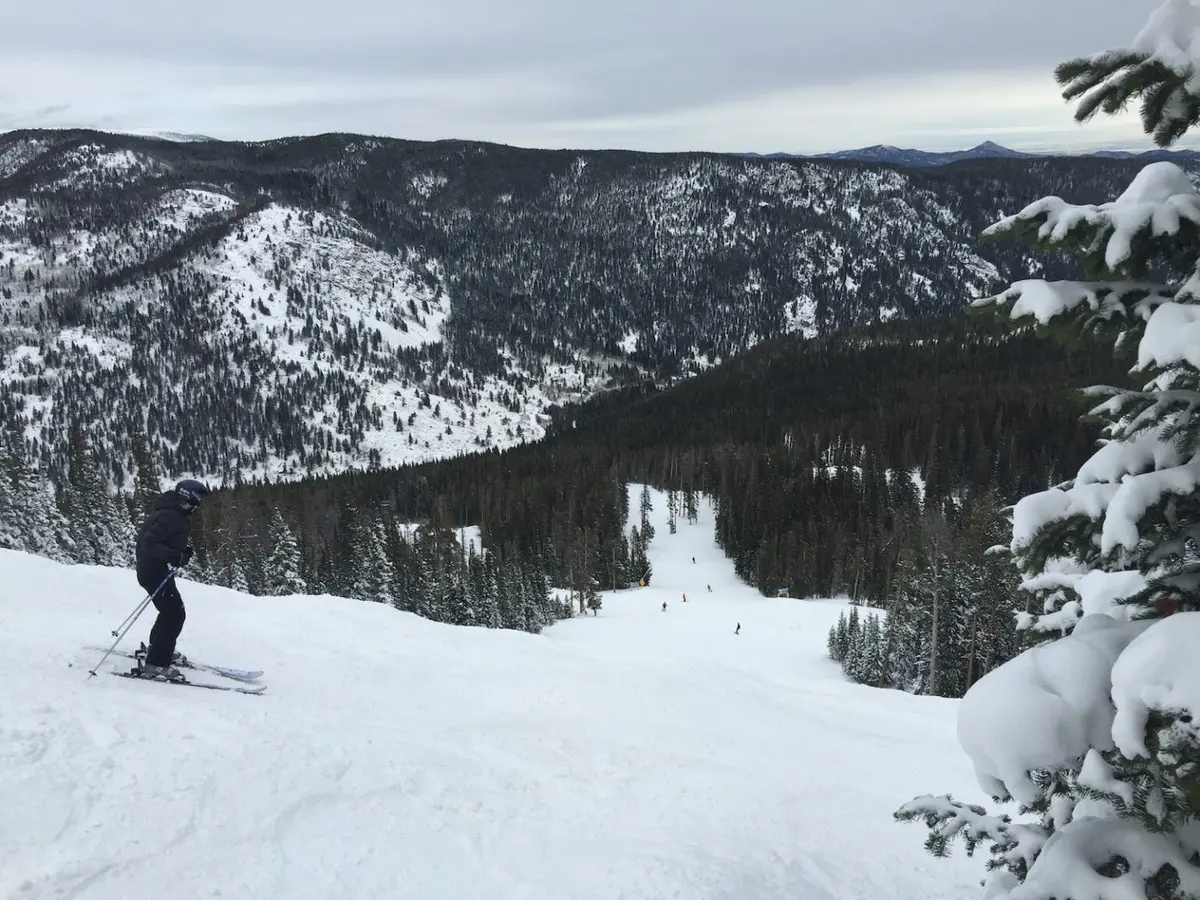 nearest ski resort to colorado springs