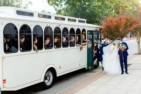 Milwaukee Wedding Shuttles: Keep the Good Times Rolling!