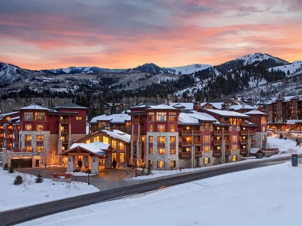 where to stay near brighton ski resort